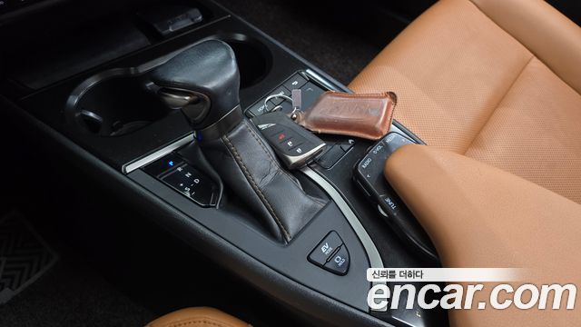 Lexus UX 2021