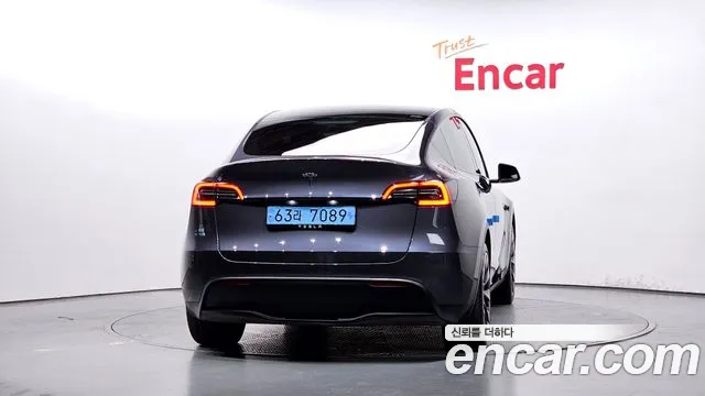 Tesla Model Y 2023