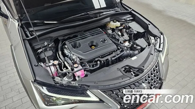 Lexus UX 2025