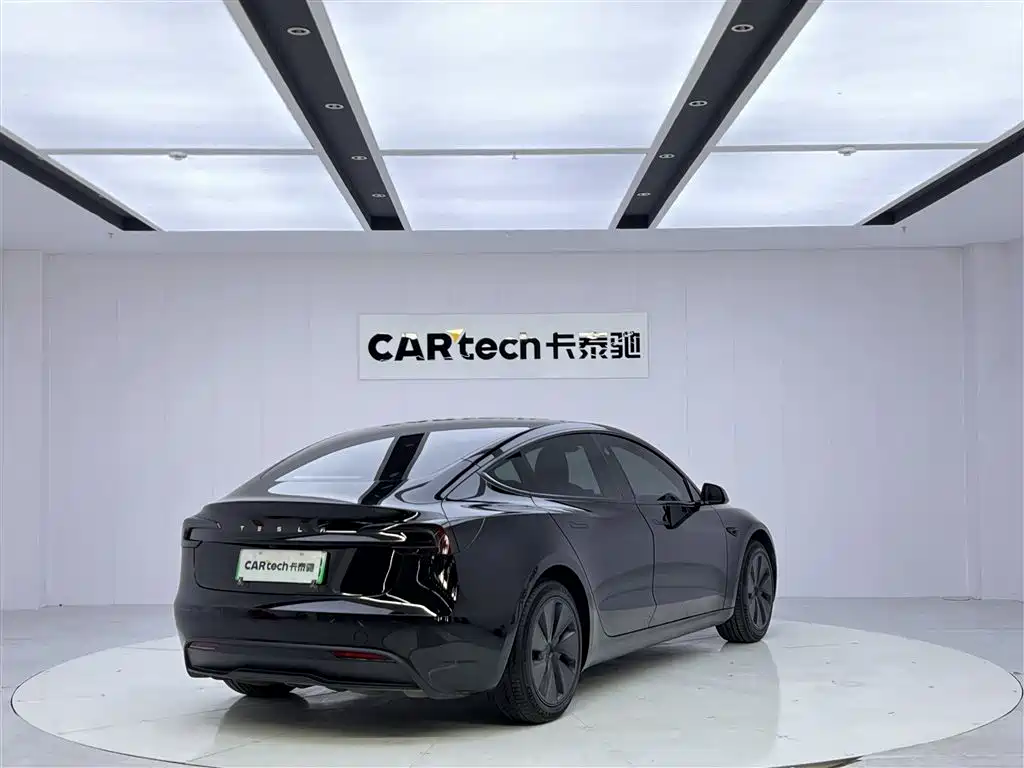 Tesla Model 3 2024