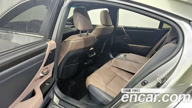 Lexus ES 2024