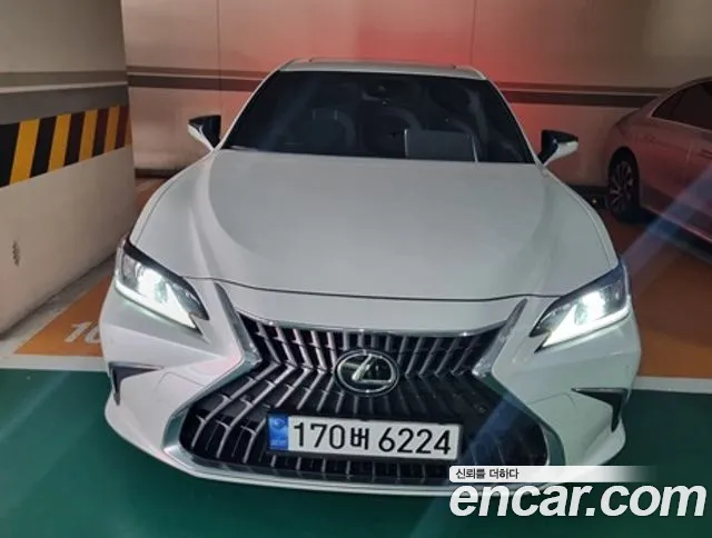 Lexus ES 2022