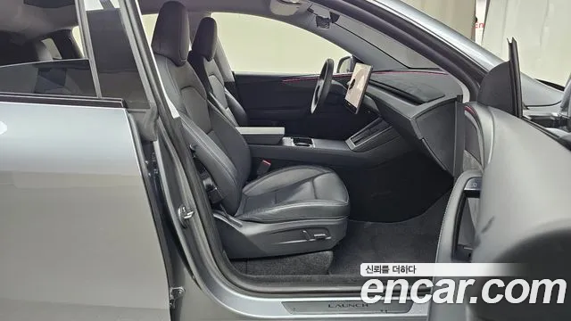 Tesla Model Y 2025