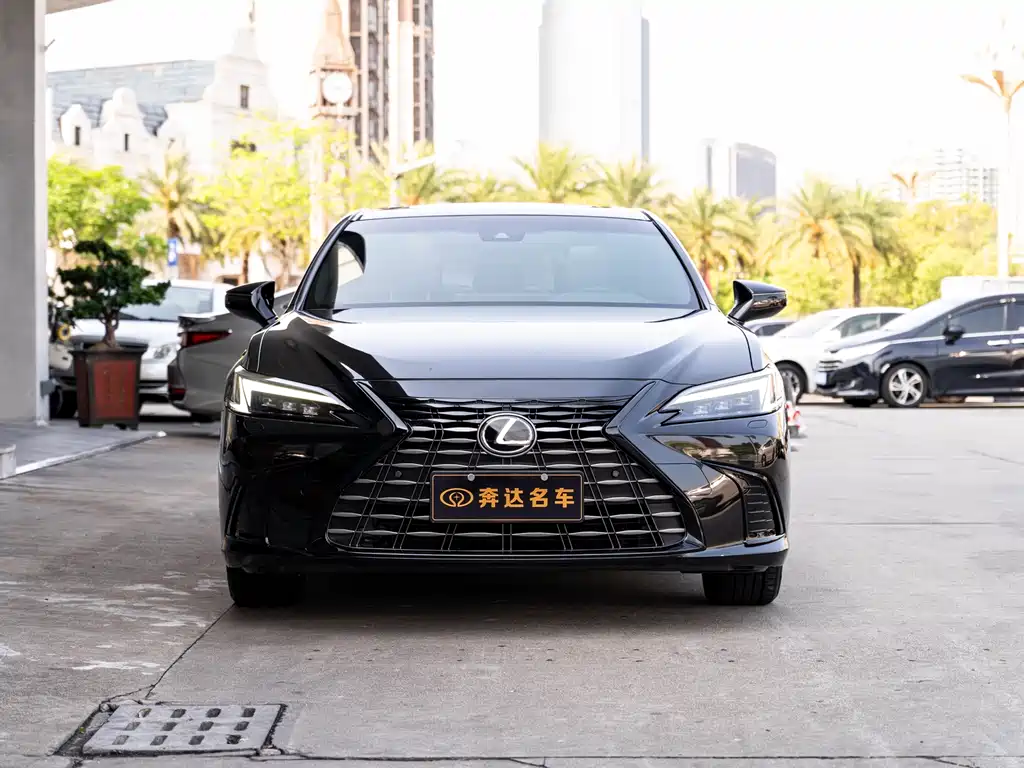 Lexus ES 2025