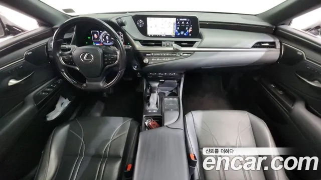 Lexus ES 2021