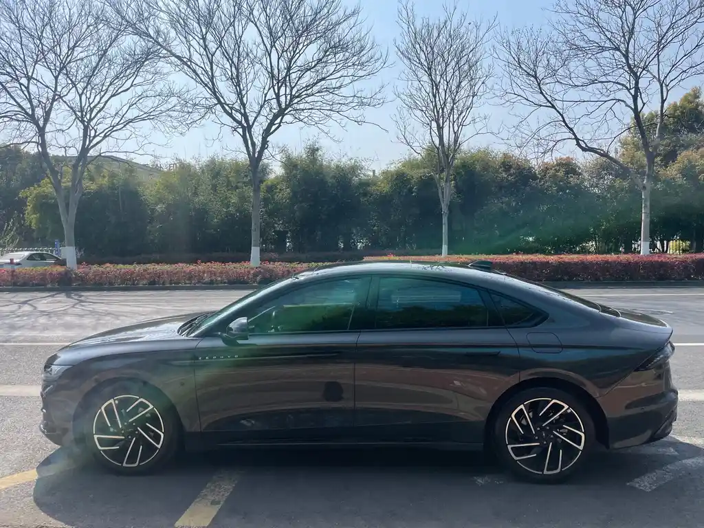 Lincoln Z 2023