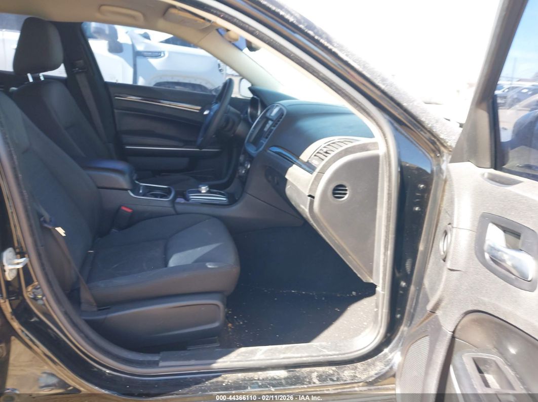 Chrysler 300 2023