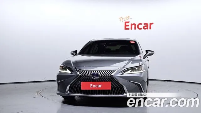 Lexus ES 2020