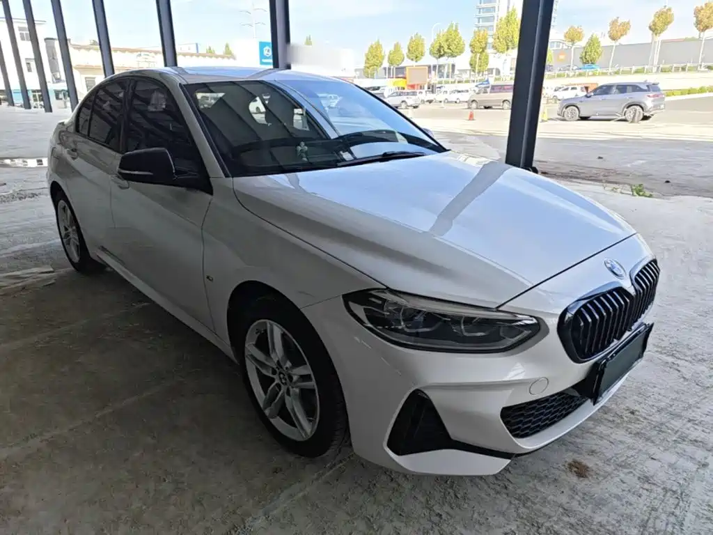 BMW 1 серии 2022