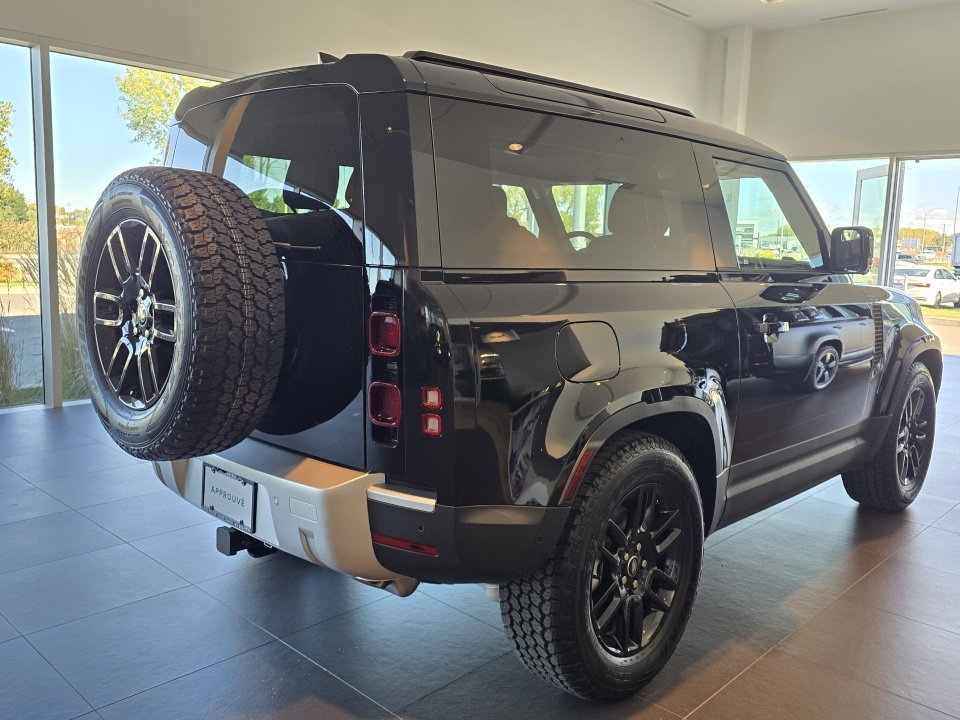 Land Rover Defender 2024