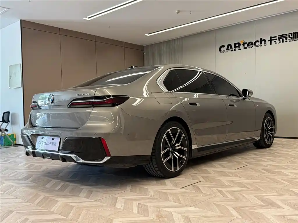 BMW i7 2024