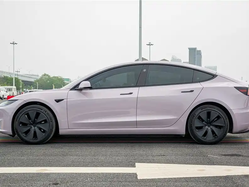Tesla Model 3 2024