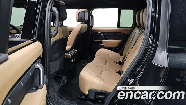 Land Rover Defender 2025