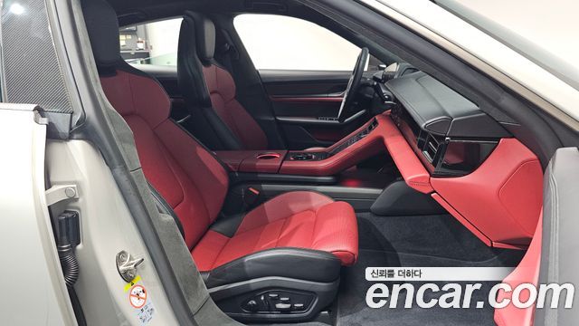 Porsche Taycan 2024
