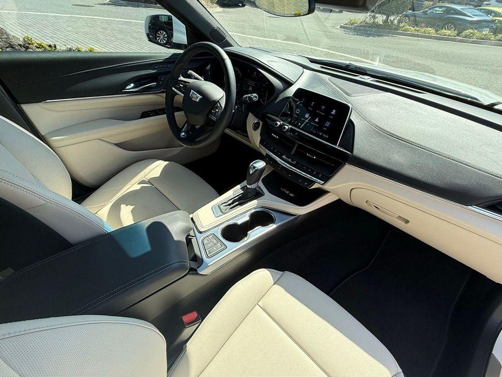 Cadillac CT4 2025