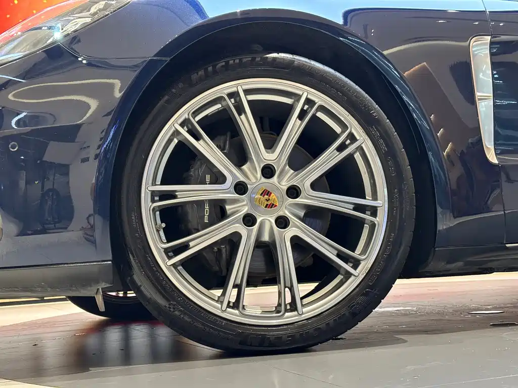 Porsche Panamera 2021
