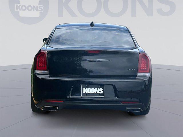 Chrysler 300 2022