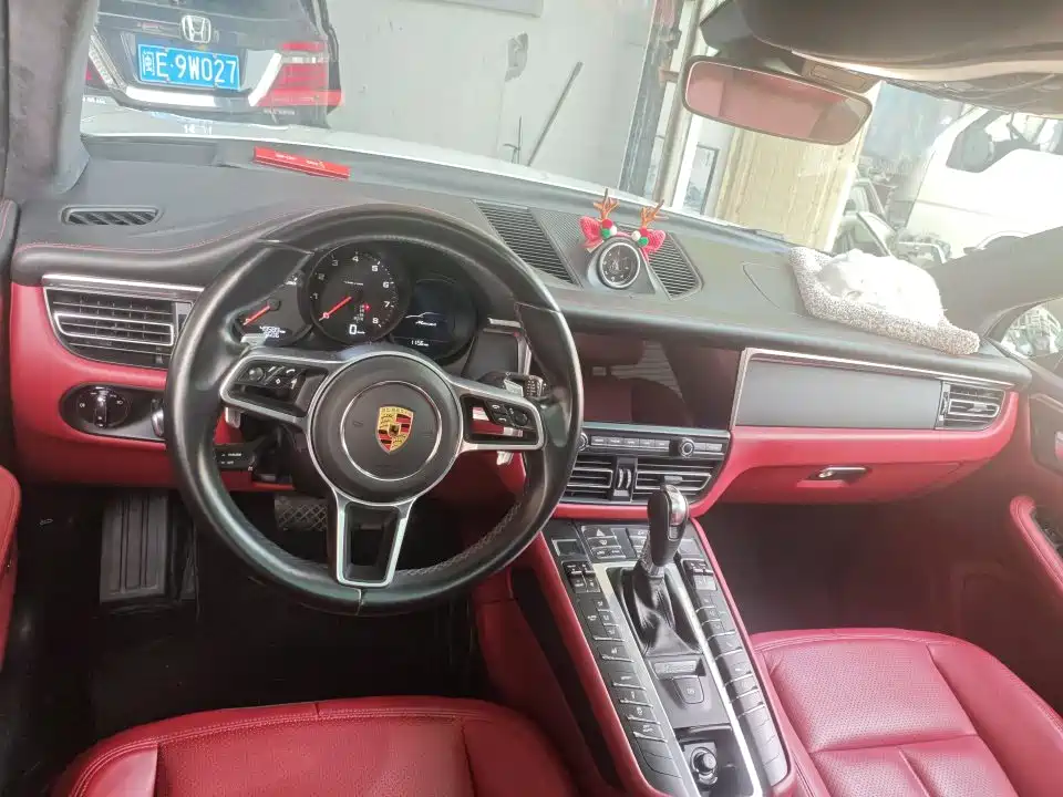 Porsche Macan 2021