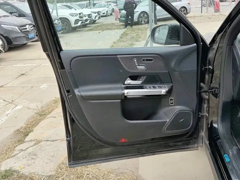 Mercedes-Benz EQB 2022