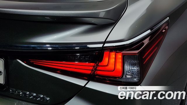 Lexus ES 2022