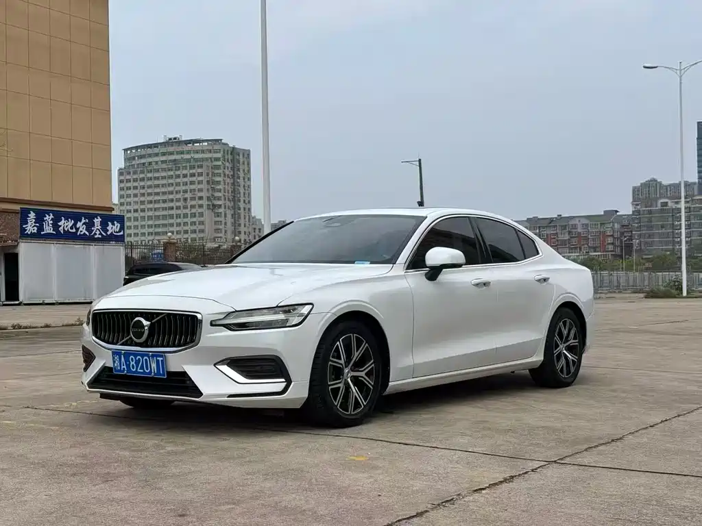 Volvo S60 2023