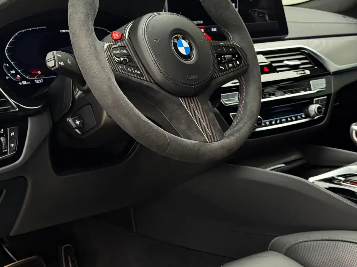 BMW M5 2022