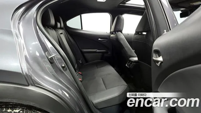 Lexus UX 2023