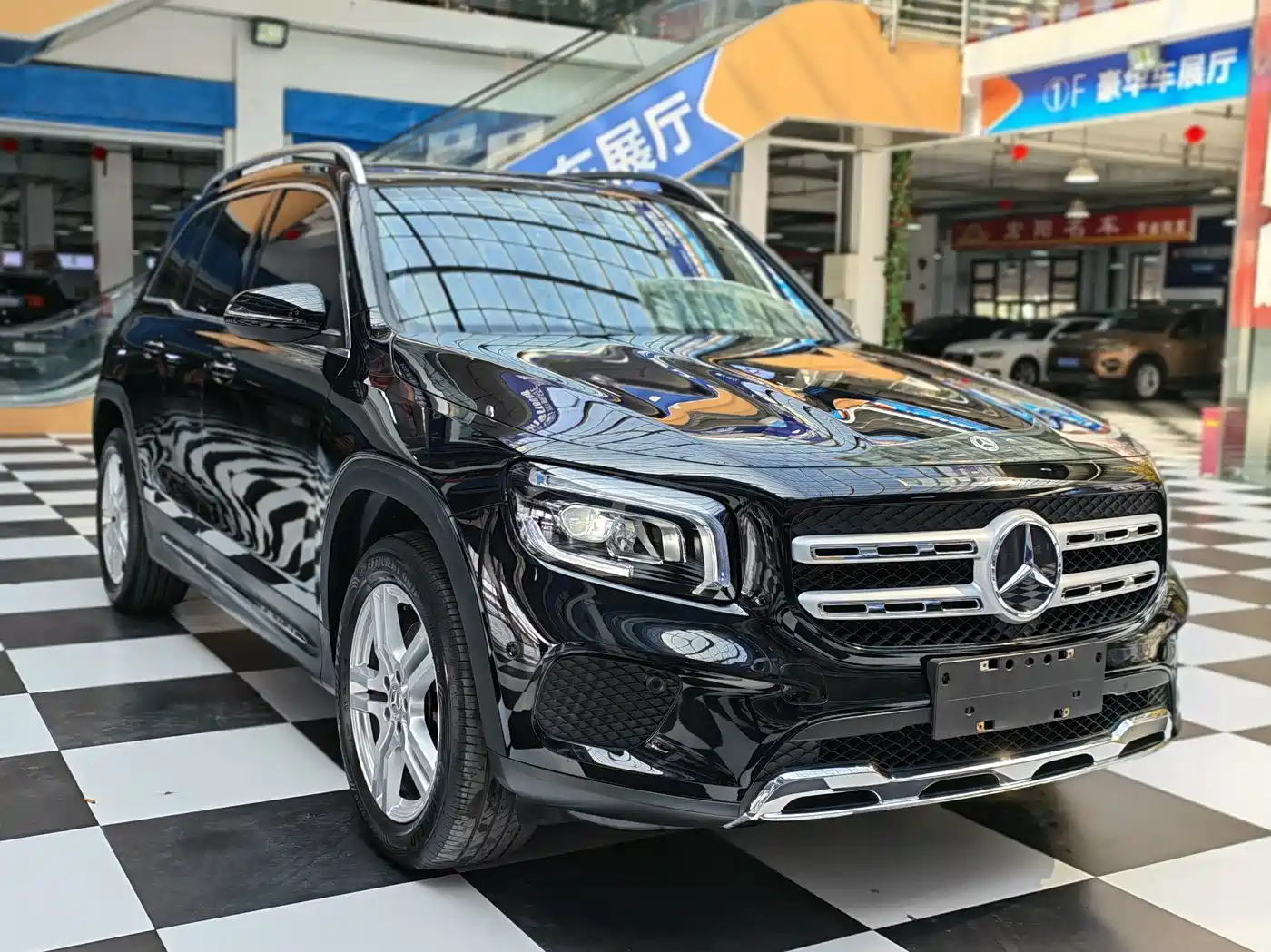 Mercedes-Benz GLB 2023