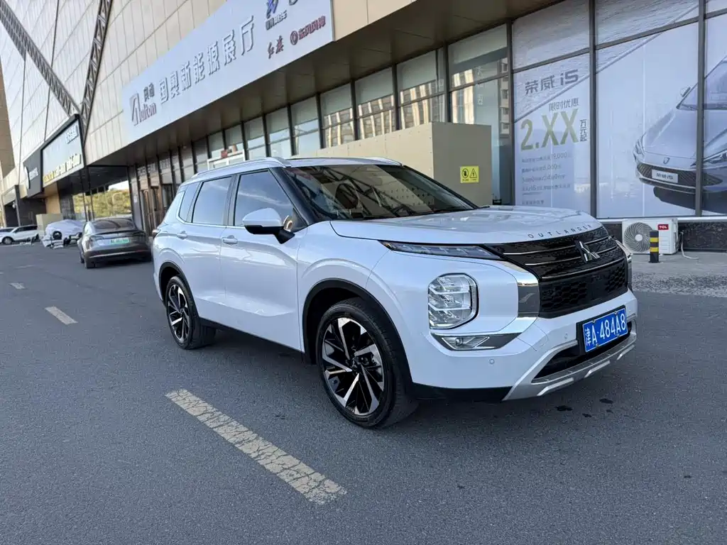 Mitsubishi Outlander 2023