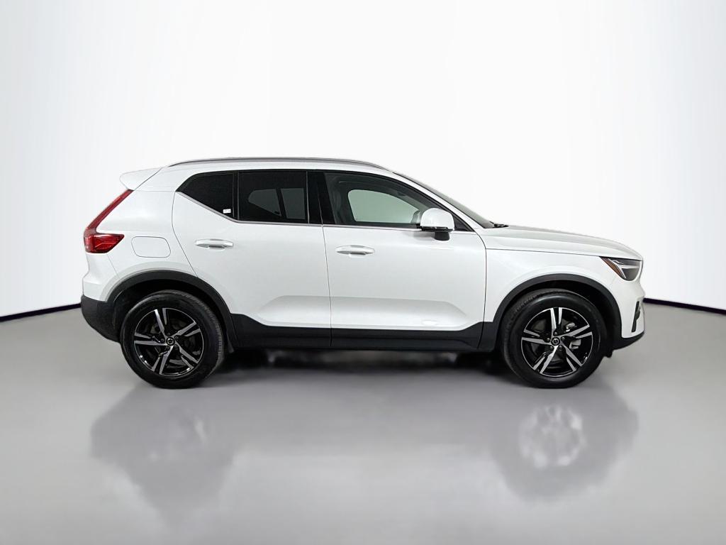 Volvo XC40 2025
