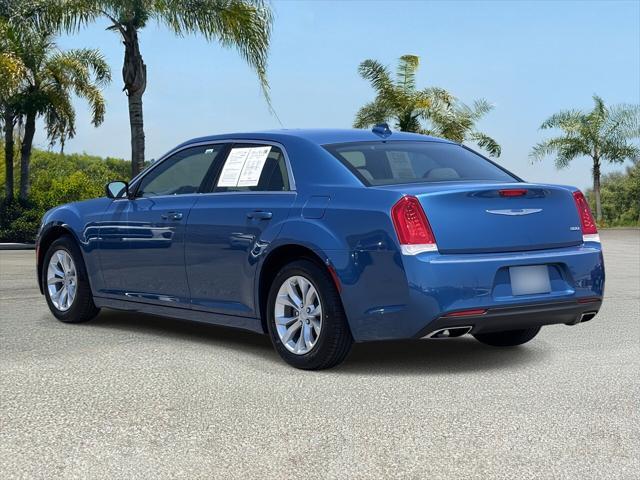 Chrysler 300 2023