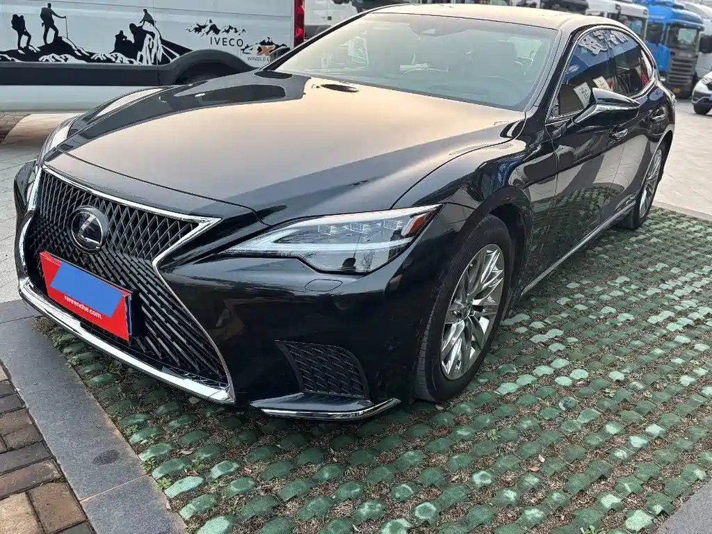 Lexus LS 2023