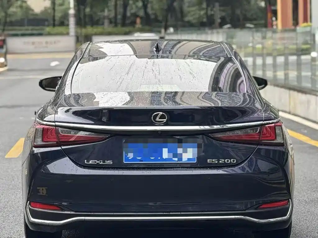Lexus ES 2022