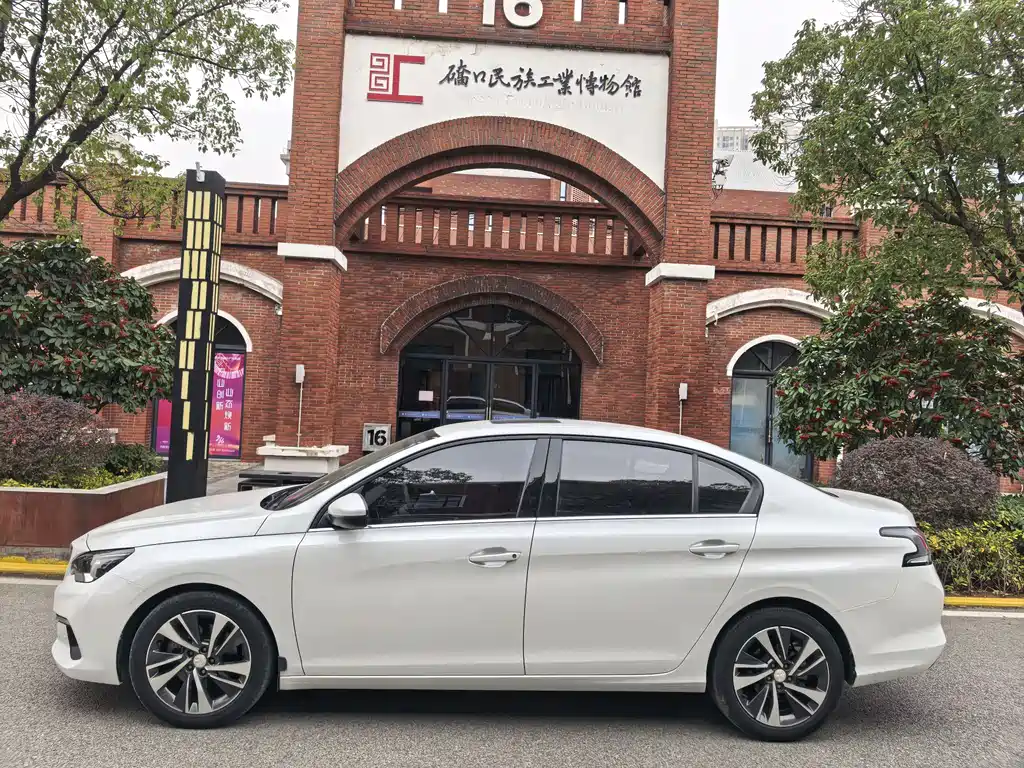 Peugeot 408 2021