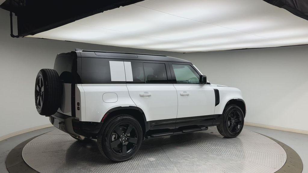 Land Rover Defender 2025