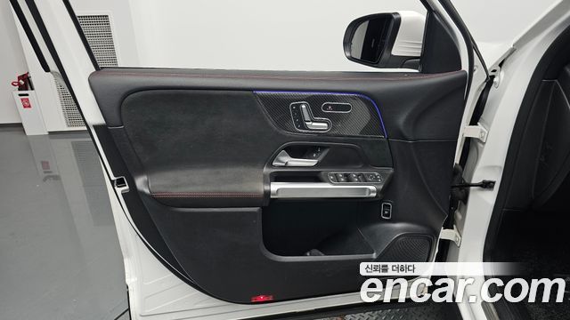 Mercedes-Benz GLB 2021
