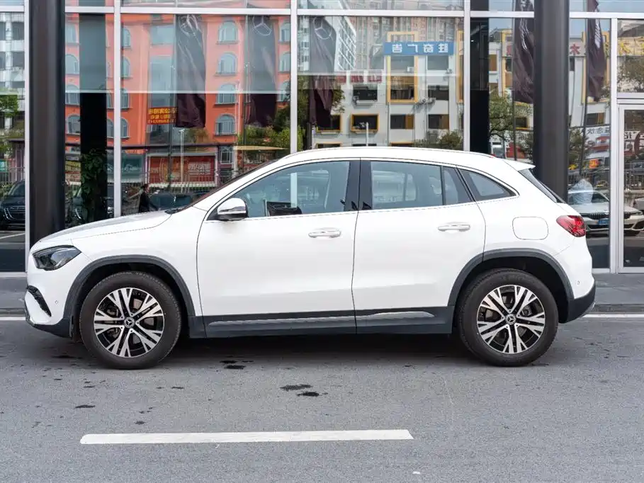 Mercedes-Benz GLA 2024