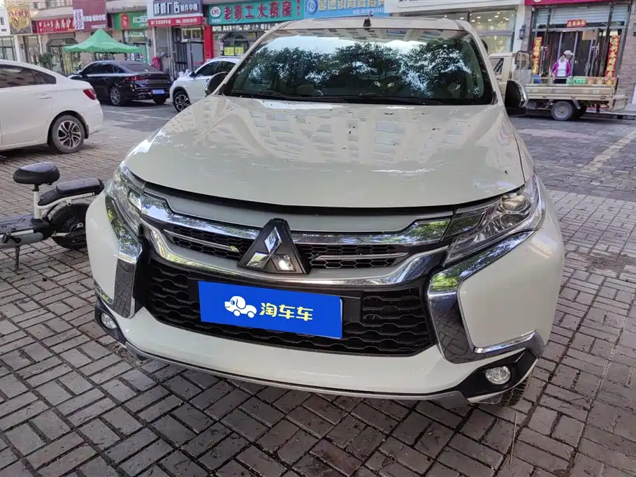 Mitsubishi Pajero 2020