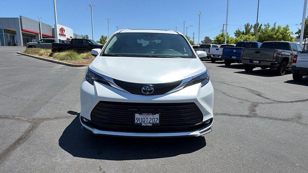 Toyota Sienna 2025