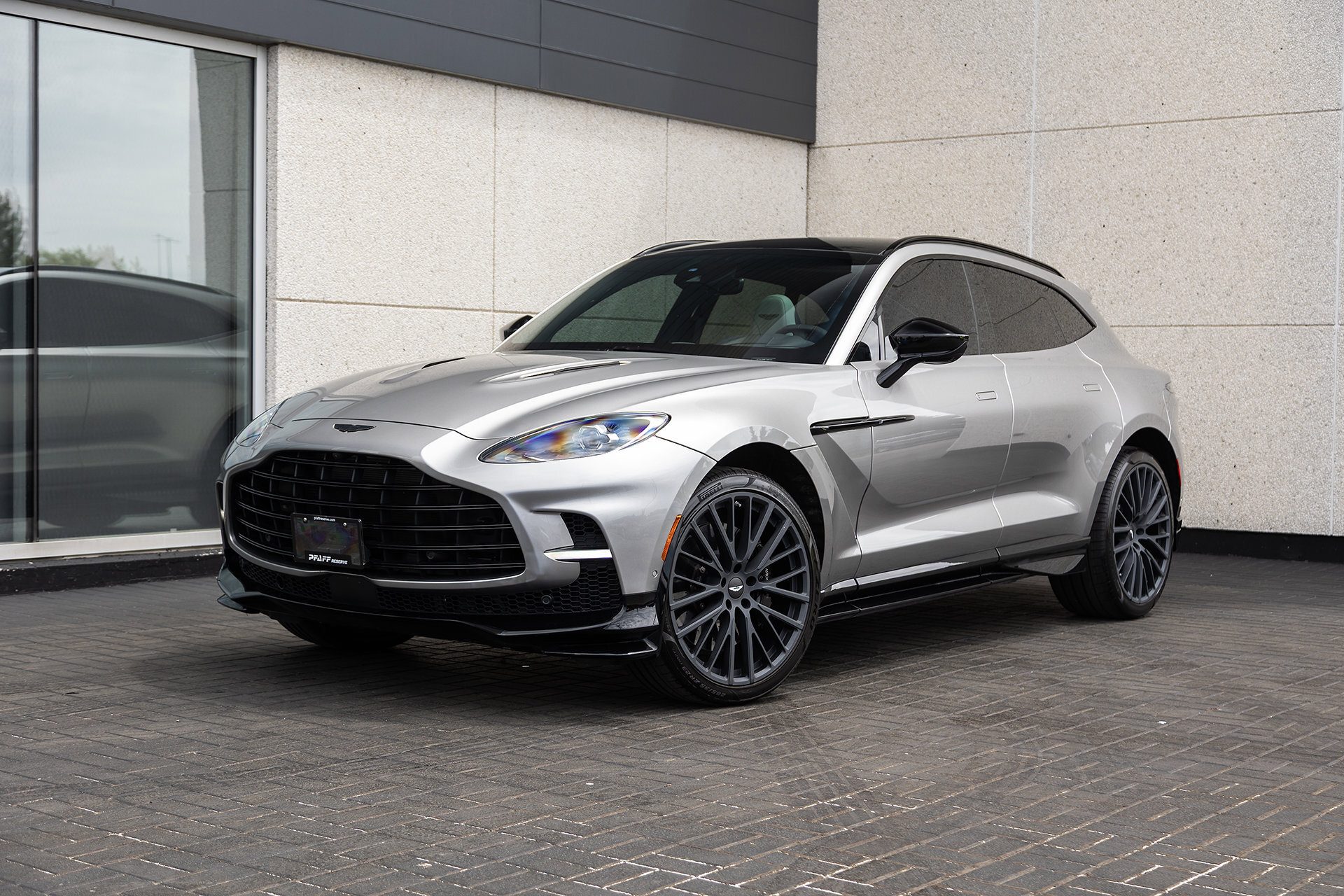 Aston Martin DBX 2023