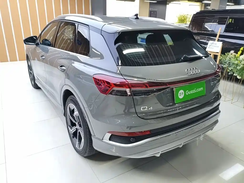 Audi Q4 e-tron 2024