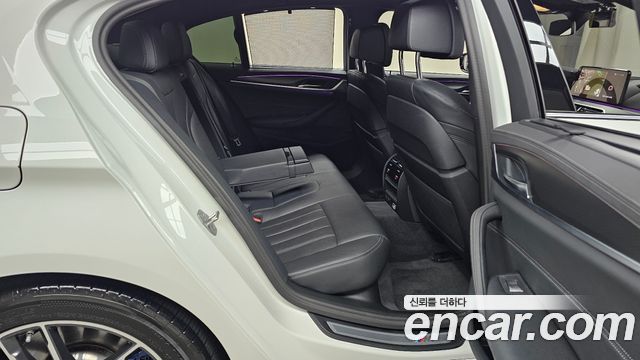 BMW 5 серии 2023