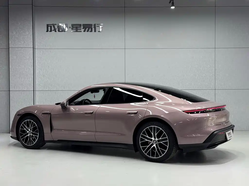 Porsche Taycan 2023
