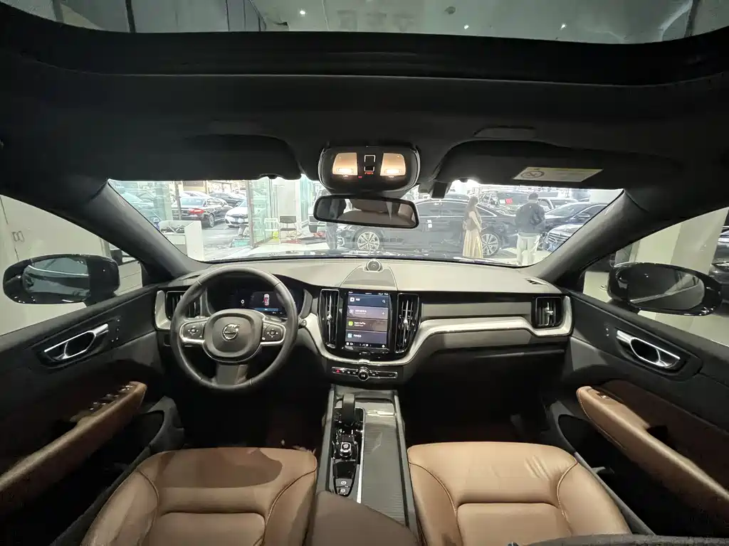Volvo XC60 2025