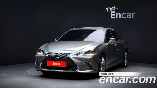 Lexus ES 2020