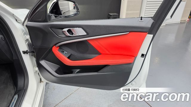 BMW 1 серии 2021