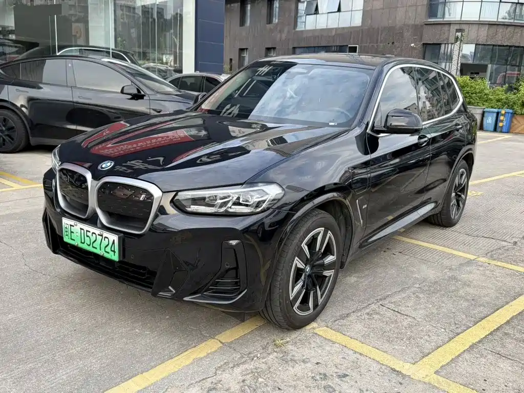 BMW iX3 2024