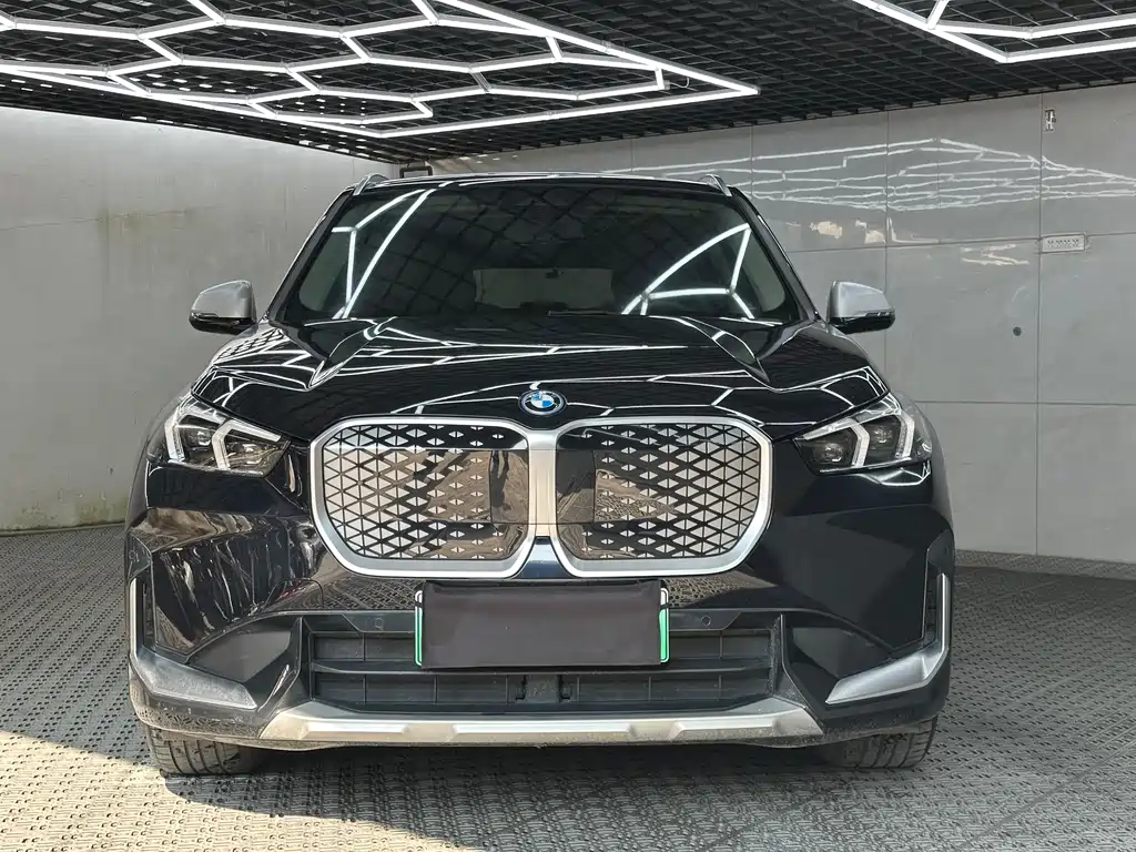 BMW iX1 2024