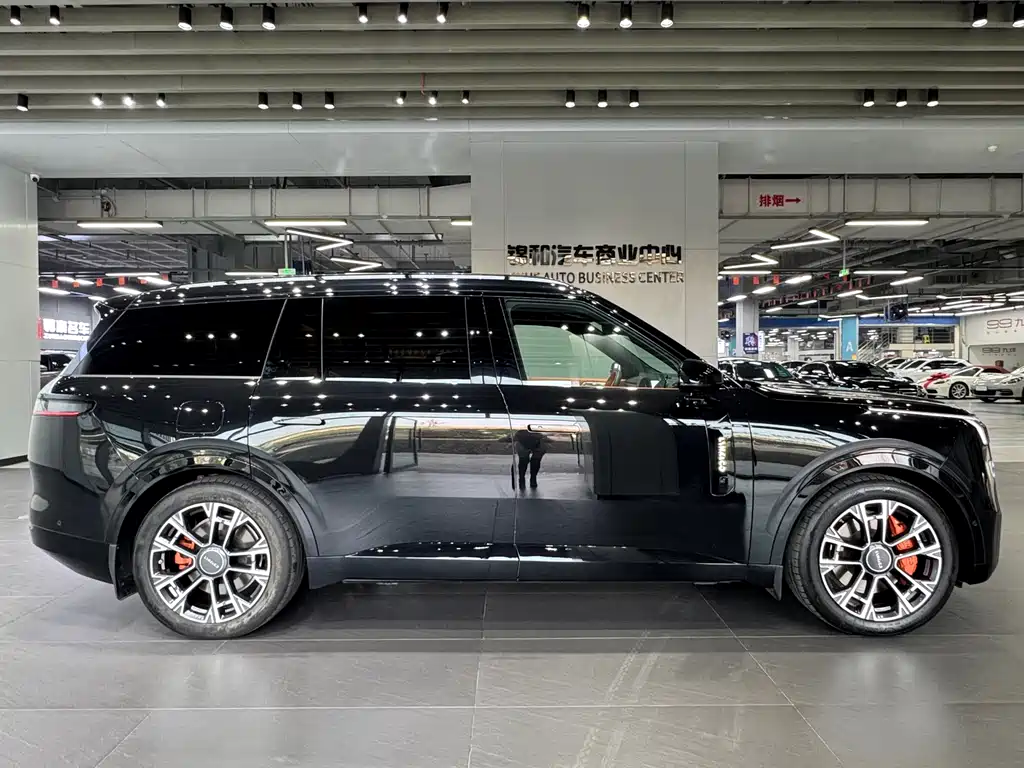 Lynk & Co 900 2025