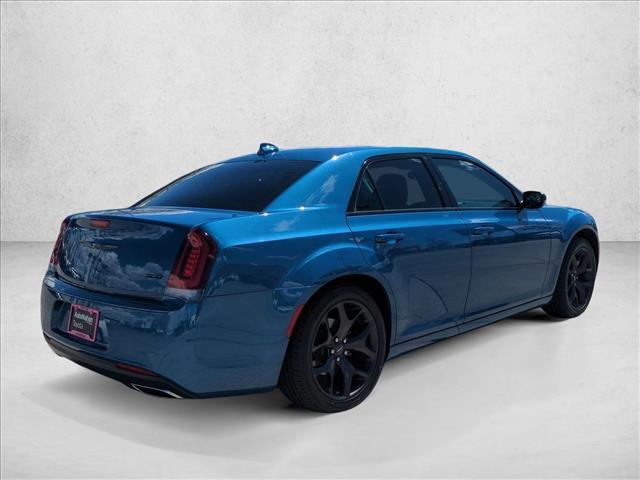 Chrysler 300 2023